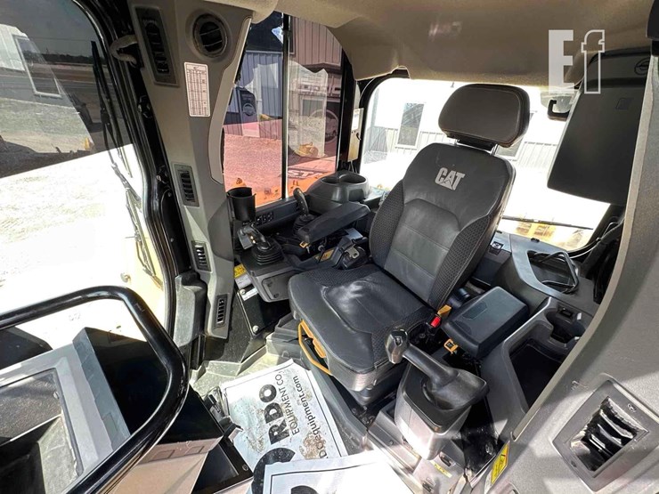 2020-caterpillar-d6-xe-lgp-image-16