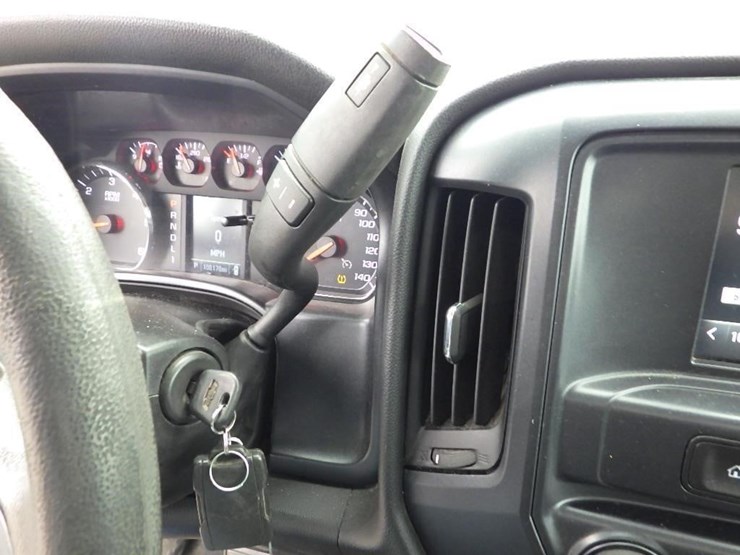 2017-chevrolet-2500-image-32