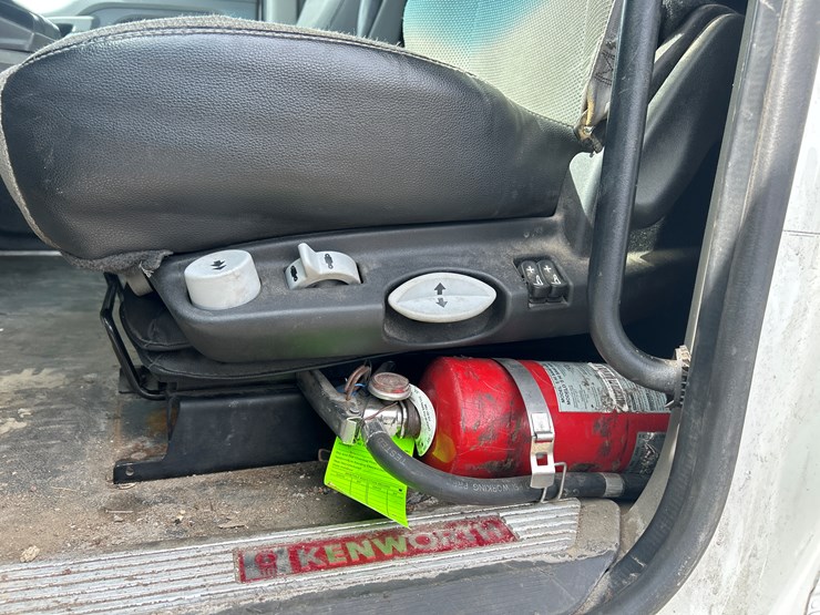 2017-kenworth-t680-image-75