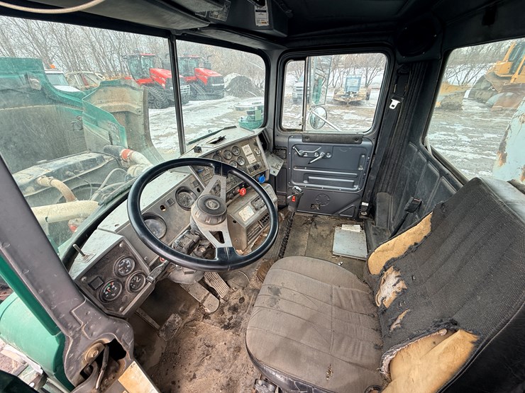 1999-mack-dm690-image-59