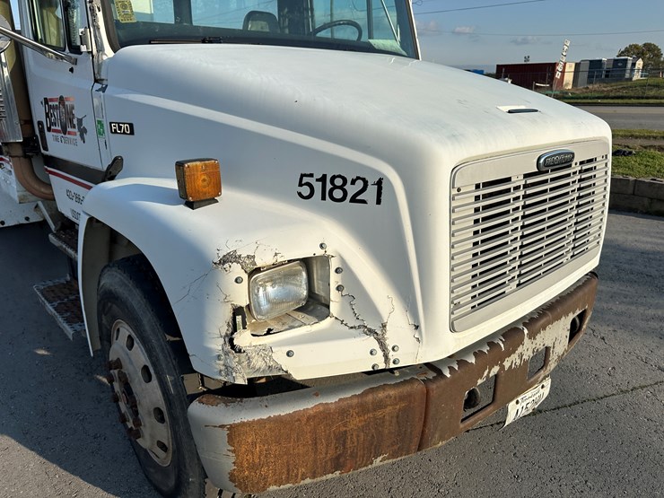 freightliner-fl70-image-23