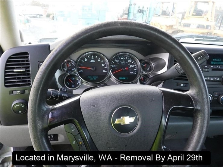 2014-chevrolet-3500-image-11