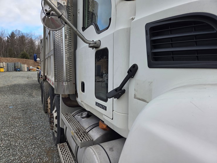 2006-massey-ferguson-8-image-14