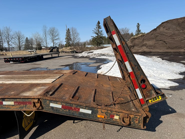 #1099-•-butler-26'-equipment-trailer-image-11