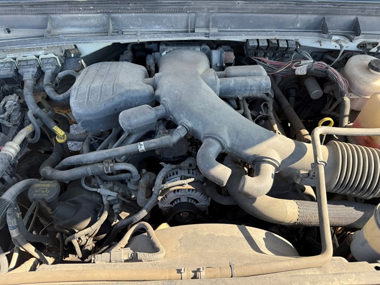 2011-ford-f550-xl-image-13