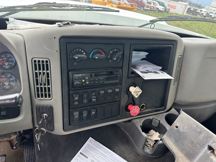 2007-international-7600-image-48