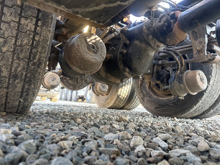 2013-peterbilt-365-image-80