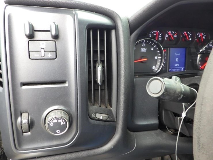 2017-chevrolet-2500-image-31