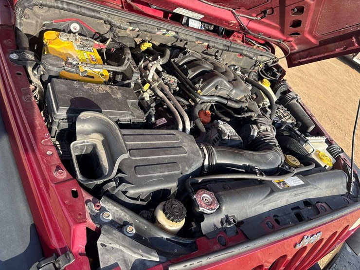 2013-jeep-wrangler-sport-image-24