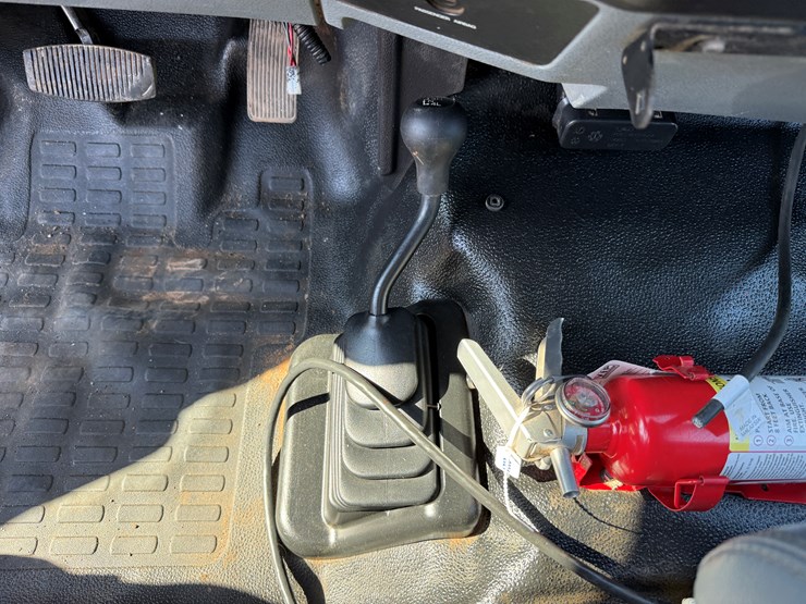 2014-ford-f550-xl-image-29