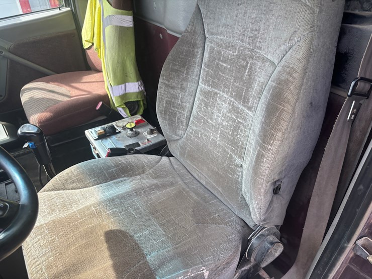 1999-sterling-l9513-image-28