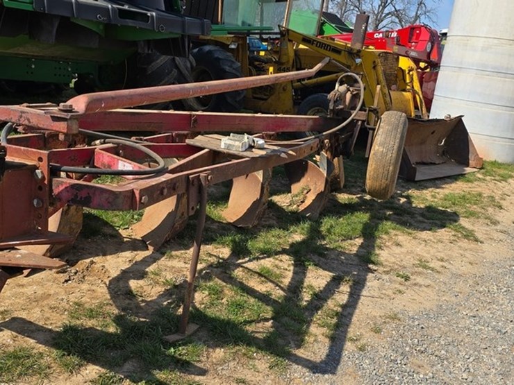 international-560-image-2