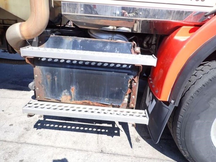 2017-western-star-4700sb-image-104