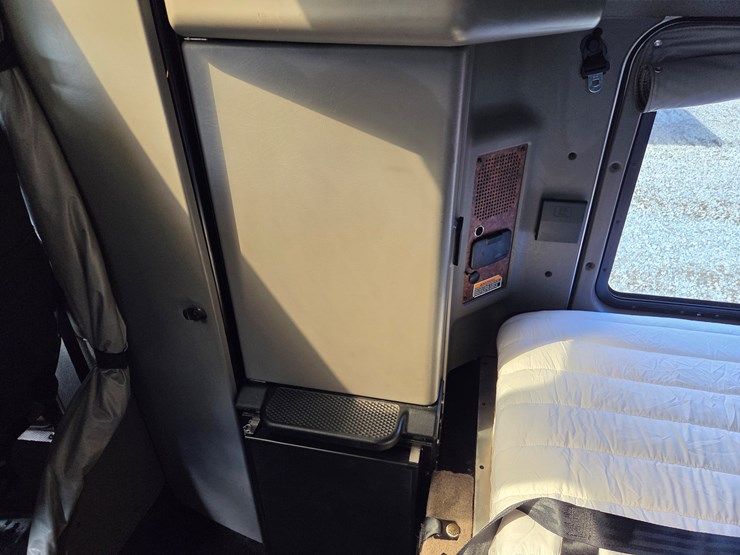 2006-kenworth-w900-image-58