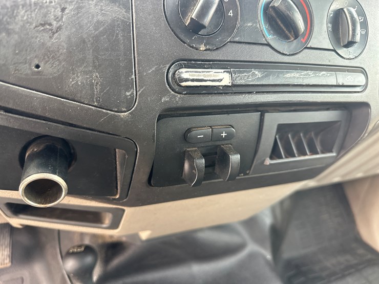 2010-ford-f350-image-38