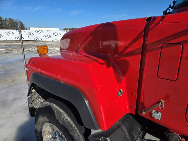 2000-mack-rd688s-image-11