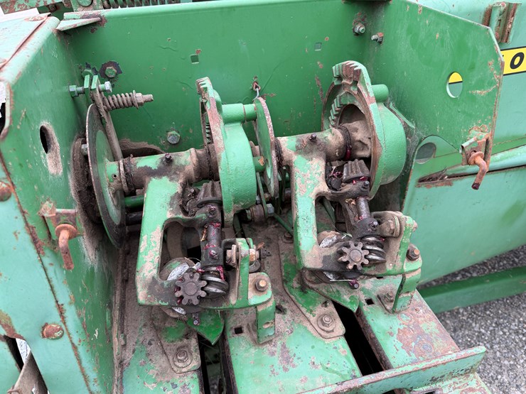 john-deere-337-image-7