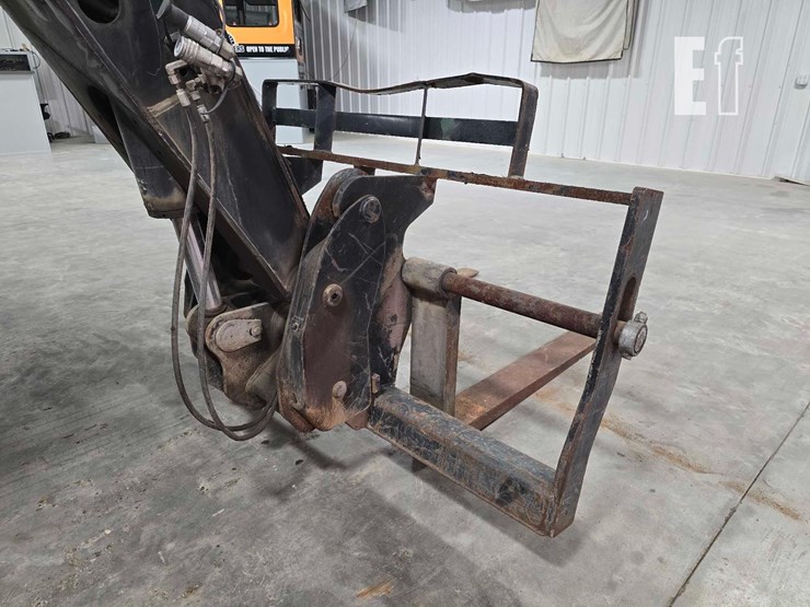 2013-caterpillar-tl943c-image-11