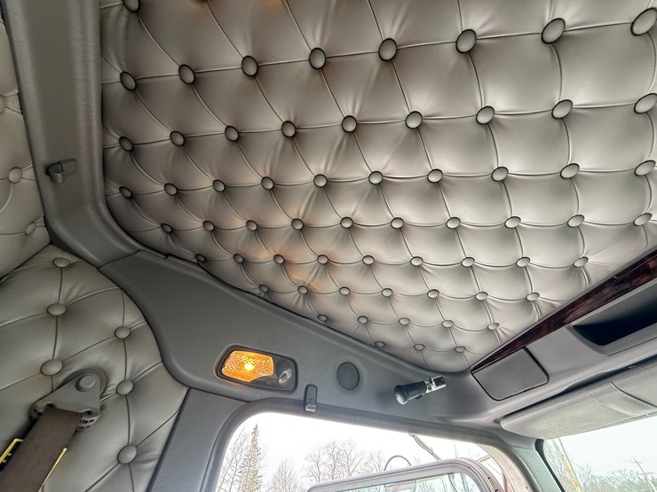 2011-kenworth-t800-image-66