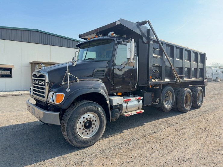 2006-mack-granite-cv713-image-1