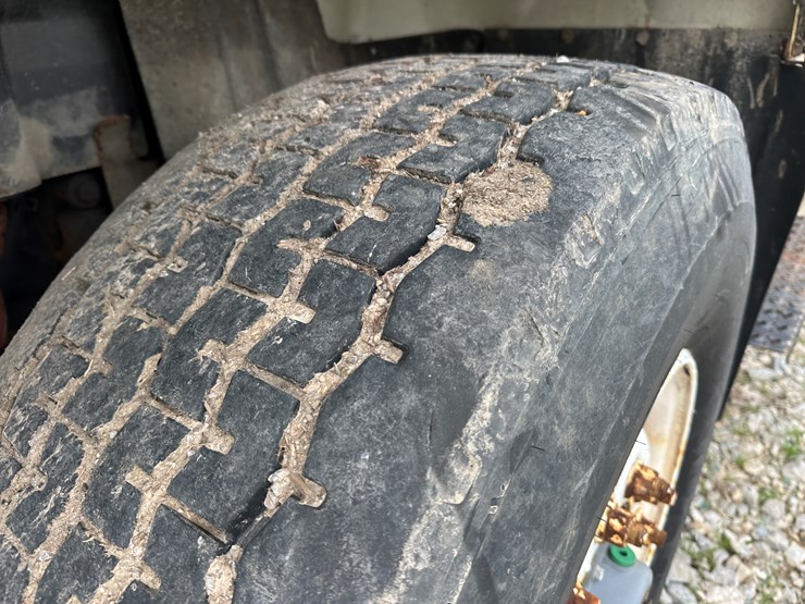 2007-international-7600-image-57