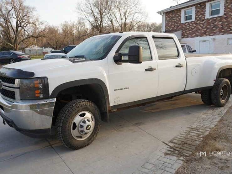 2011-chevrolet-3500hd-image-1