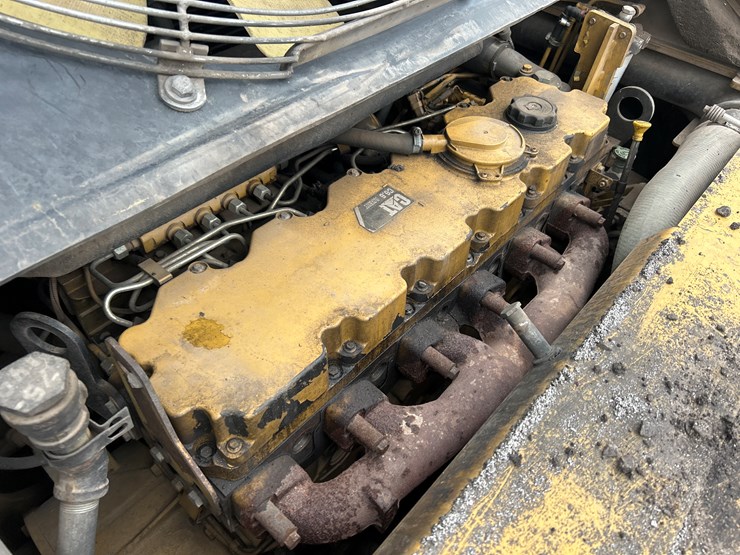 caterpillar-ap-600d-image-44