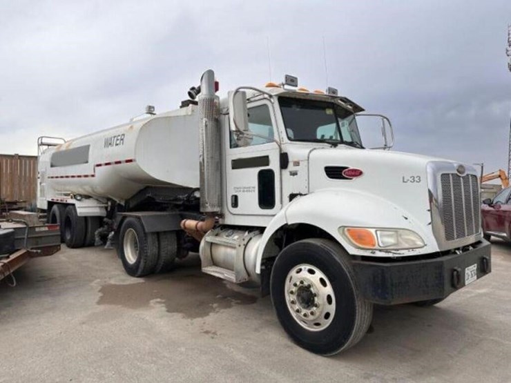 2008-peterbilt-335-image-1