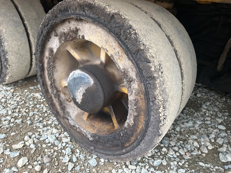 caterpillar-ap-600d-image-59