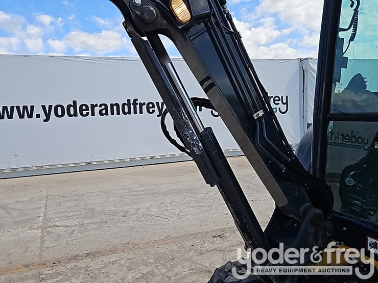 2022-deere-35g-image-19