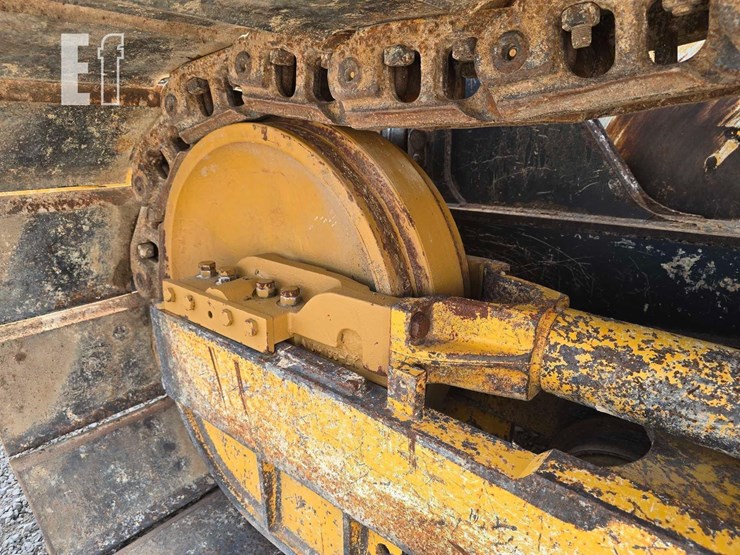 2016-deere-700k-lgp-image-21