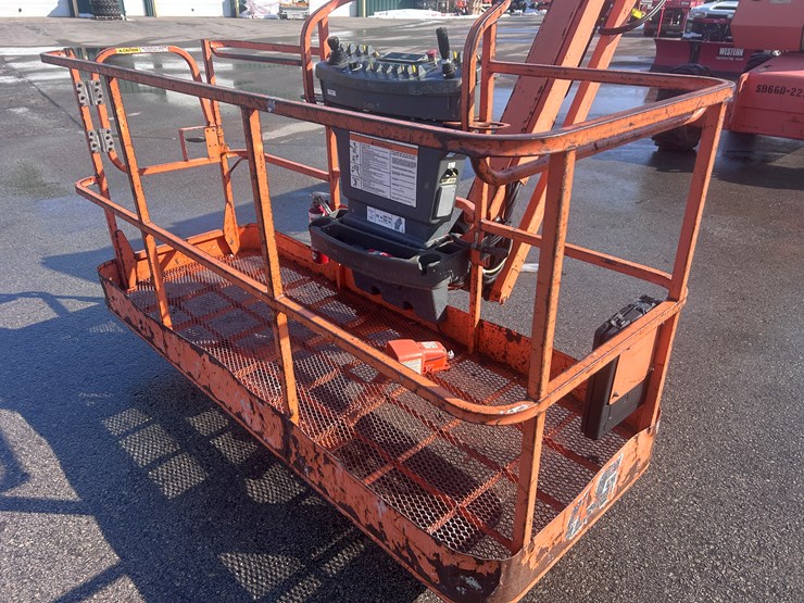 2011-jlg-660sj-image-33