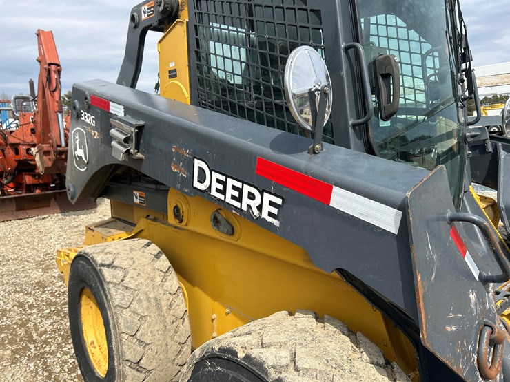 2020-deere-332g-image-19