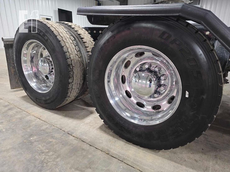 2021-peterbilt-367-image-26