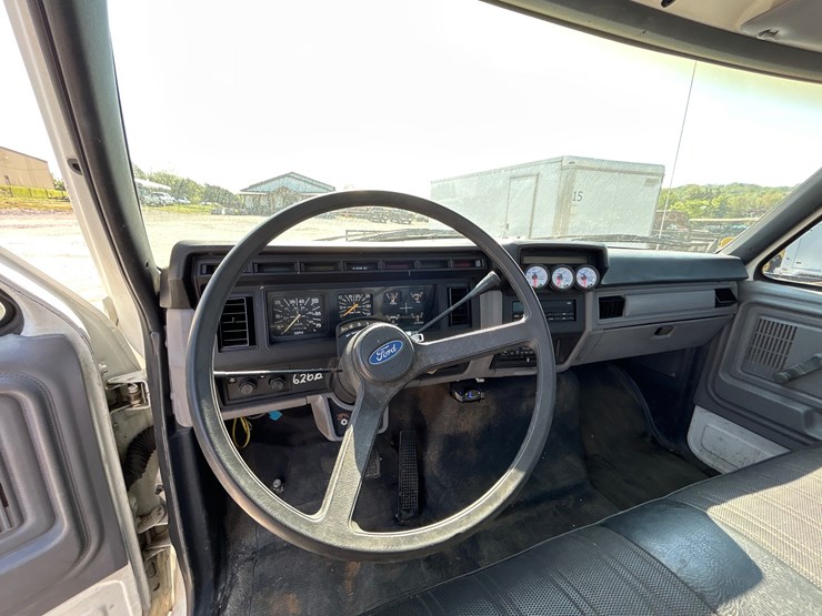 1996-ford-f800-image-10