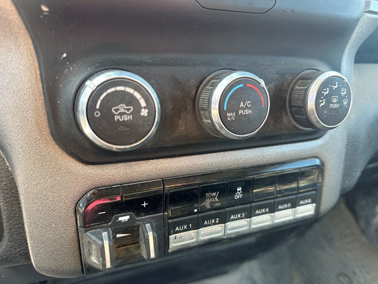 2020-dodge-3500-image-43