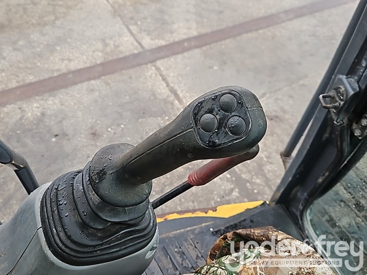 2020-deere-85g-image-33