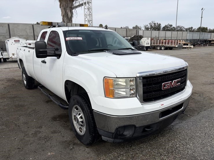 2012-gmc-sierra-2500-image-2
