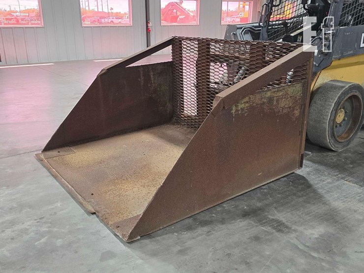 2015-deere-318e-image-9