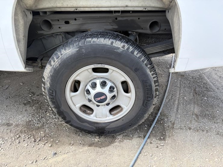 2012-gmc-sierra-2500-image-6