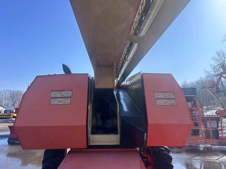 2011-jlg-660sj-image-24