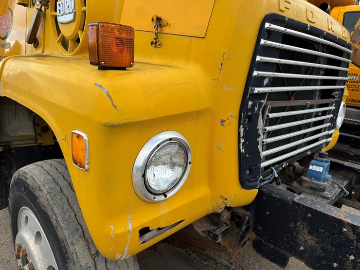 1977-ford-8000-image-14