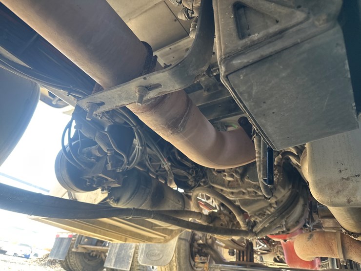 2013-peterbilt-365-image-77