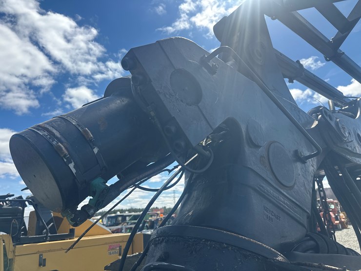 2011-deere-1270e-image-41