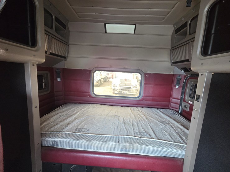 2007-peterbilt-579-image-59