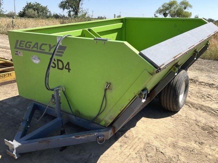 wilkey-lst400-9'x12'-hyd.-side-dump-nut-cart-image-1