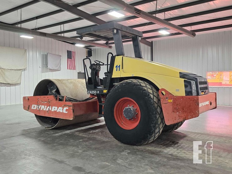 2011-dynapac-ca250d-ii-image-4