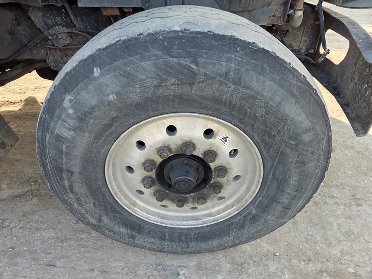 2012-international-7600-image-68