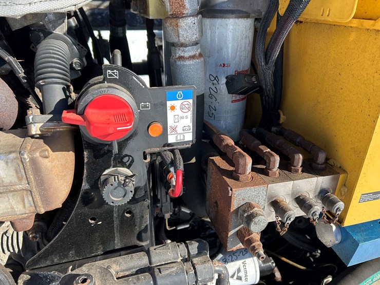 massey-ferguson-8-image-50