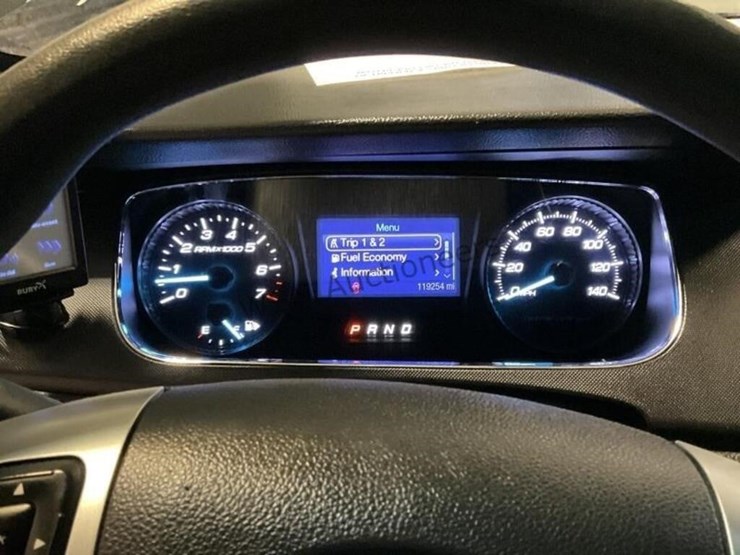 2013-ford-taurus-sdn-image-16